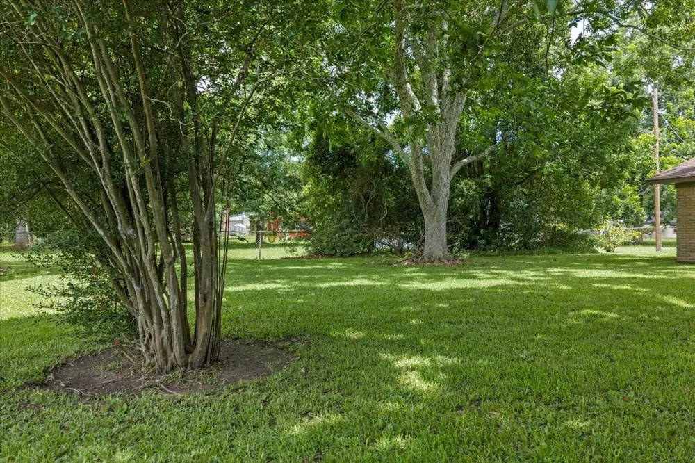1404 S Main Street Anahuac, TX 77514