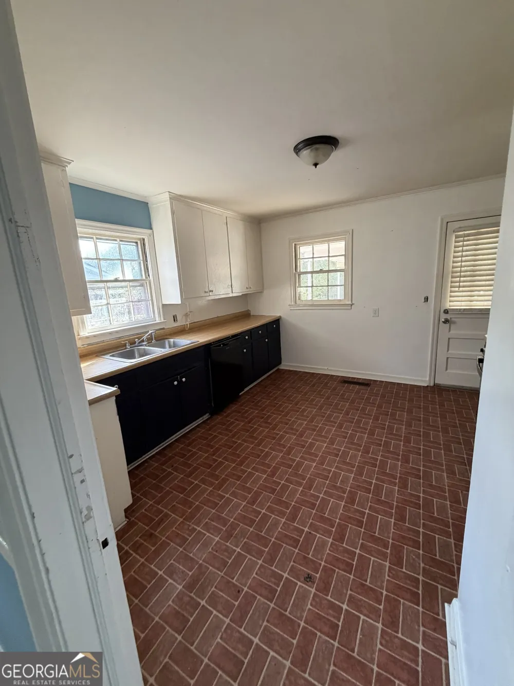 2006 Stonewall ST Dublin, GA 31021