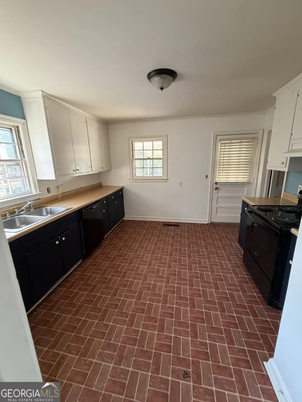 2006 Stonewall ST Dublin, GA 31021