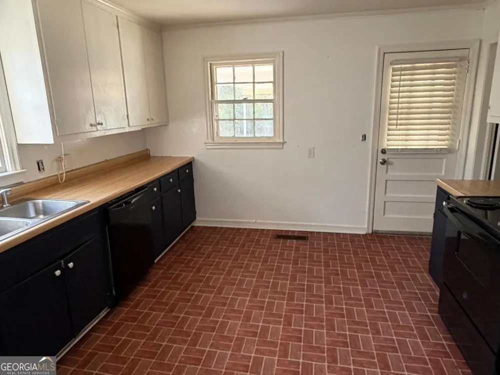 2006 Stonewall ST Dublin, GA 31021