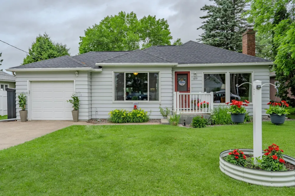 1019 Riverview Drive Little Falls, MN 56345