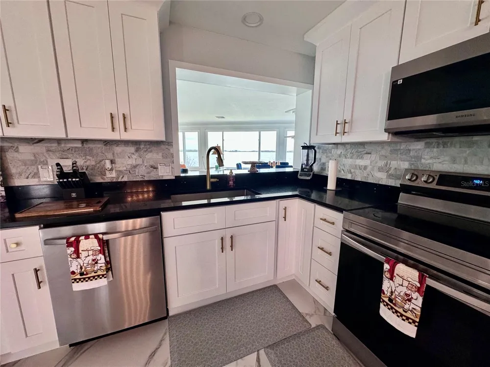 12000 W BAYSHORE DRIVE Crystal River, FL 34429