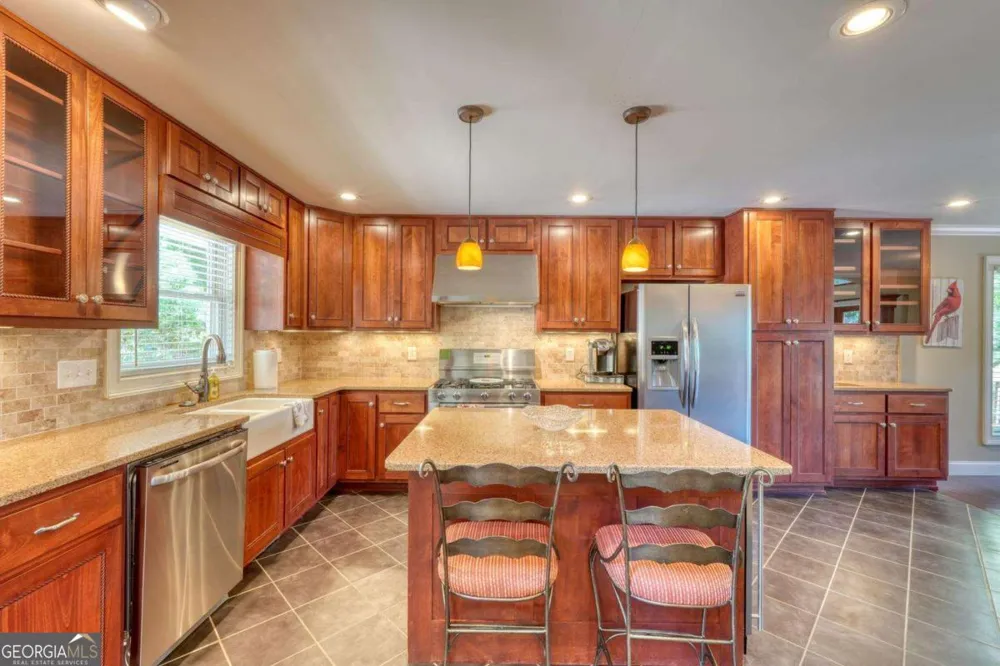 276 Lancelot LOOP Clayton, GA 30525