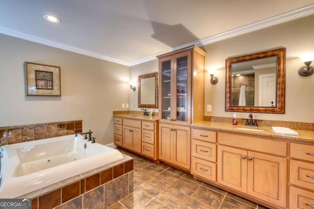 276 Lancelot LOOP Clayton, GA 30525