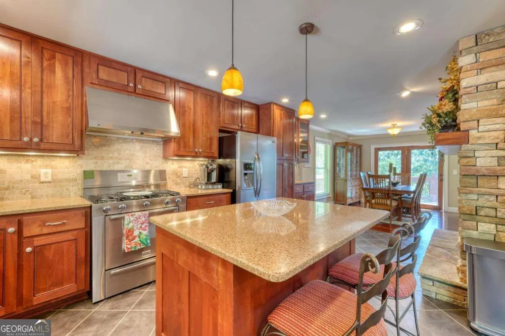 276 Lancelot LOOP Clayton, GA 30525