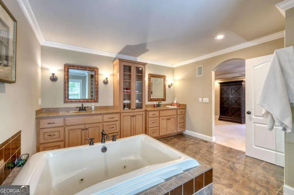 276 Lancelot LOOP Clayton, GA 30525