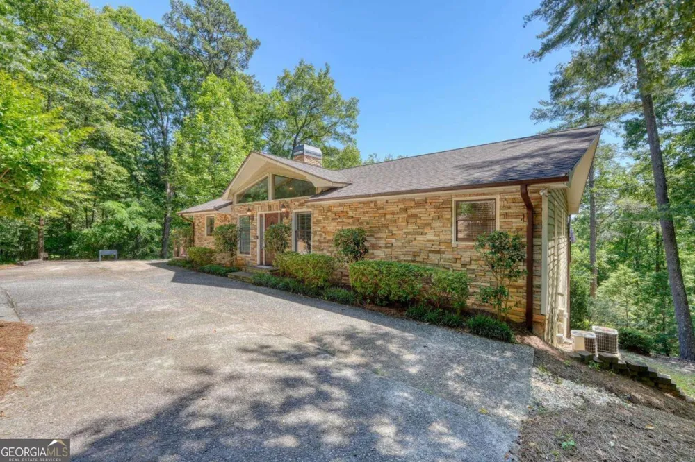 276 Lancelot LOOP Clayton, GA 30525