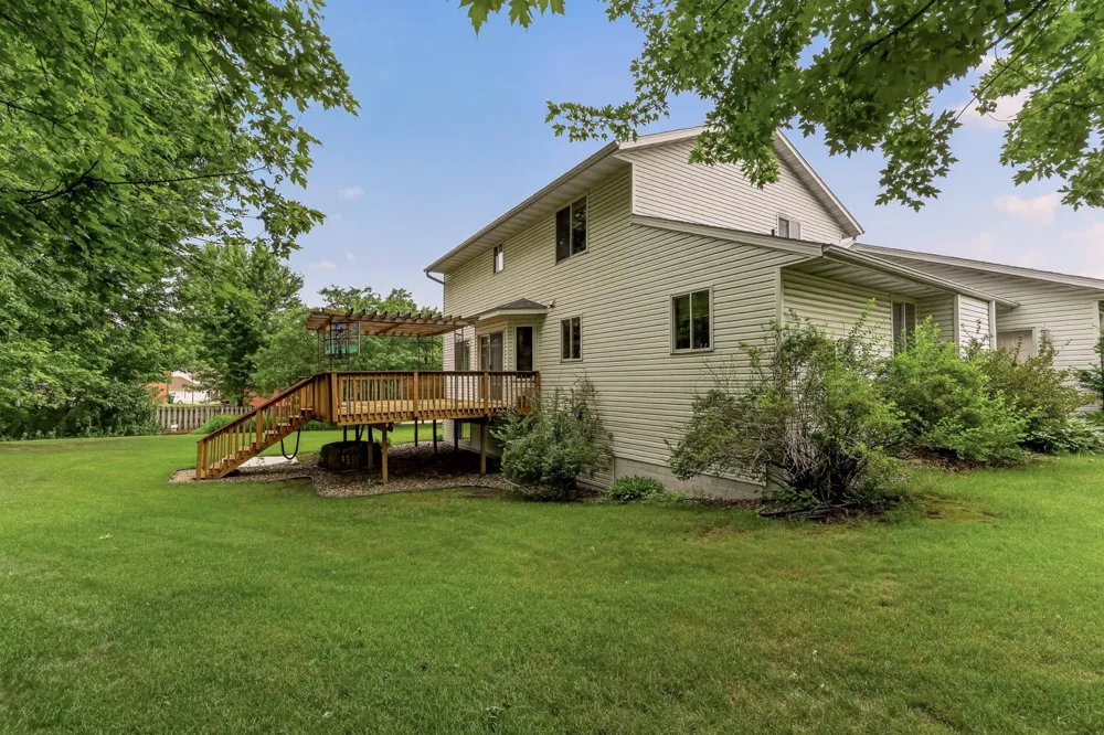 931 Pine Court NE Pine Island, MN 55963