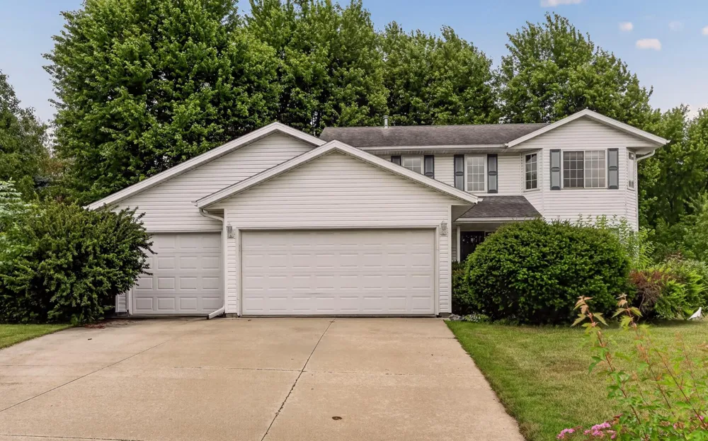 931 Pine Court NE Pine Island, MN 55963