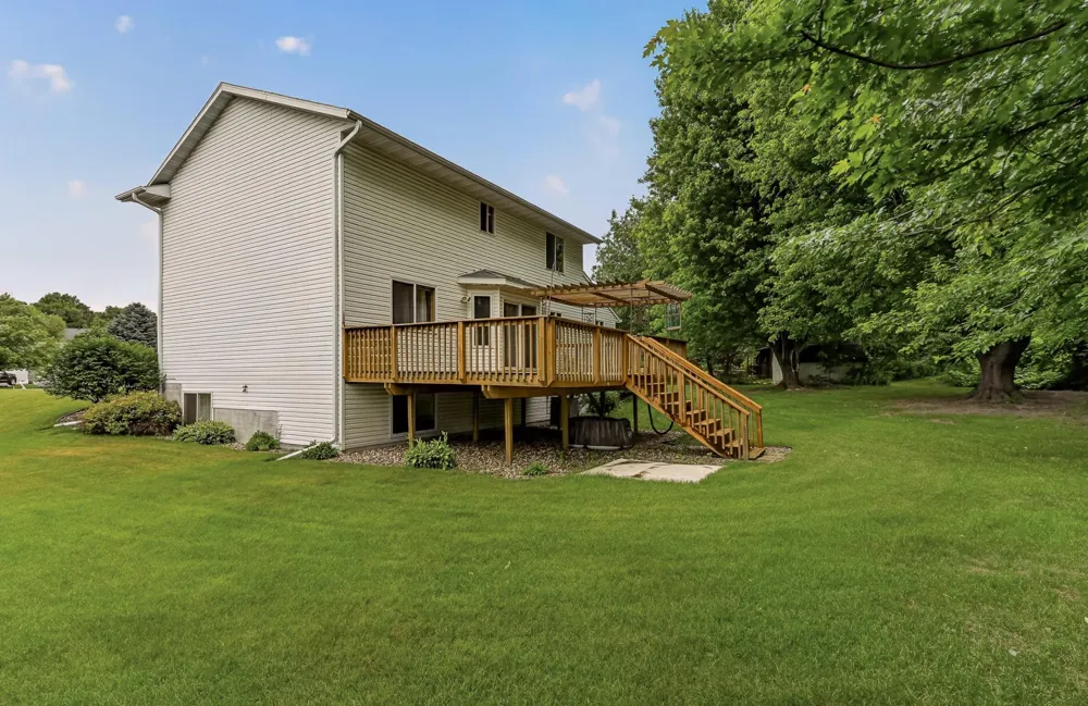931 Pine Court NE Pine Island, MN 55963