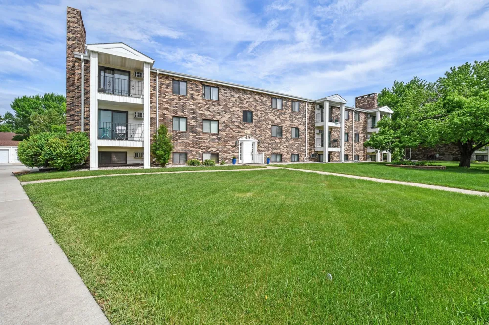 321 Prairiewood Circle S #304 Fargo, ND 58103