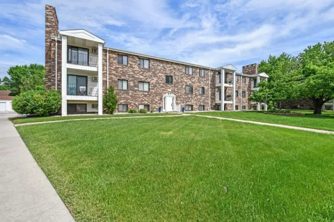 321 Prairiewood Circle S #304