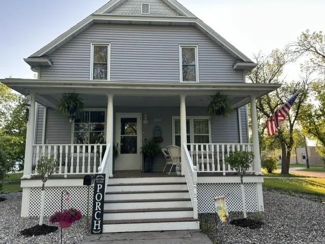 429 8th Street Wahpeton, ND 58075