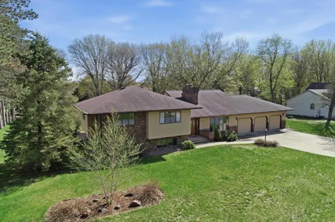 2932 Plum Tree Circle