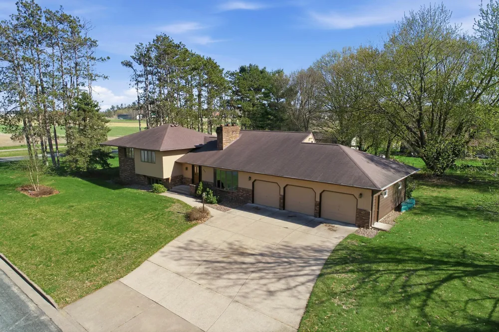 2932 Plum Tree Circle Menomonie, WI 54751