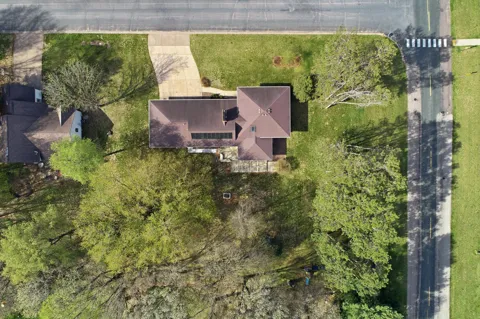 2932 Plum Tree Circle
