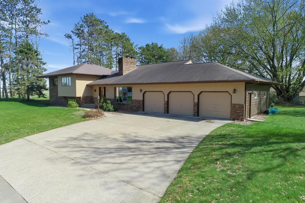 2932 Plum Tree Circle Menomonie, WI 54751