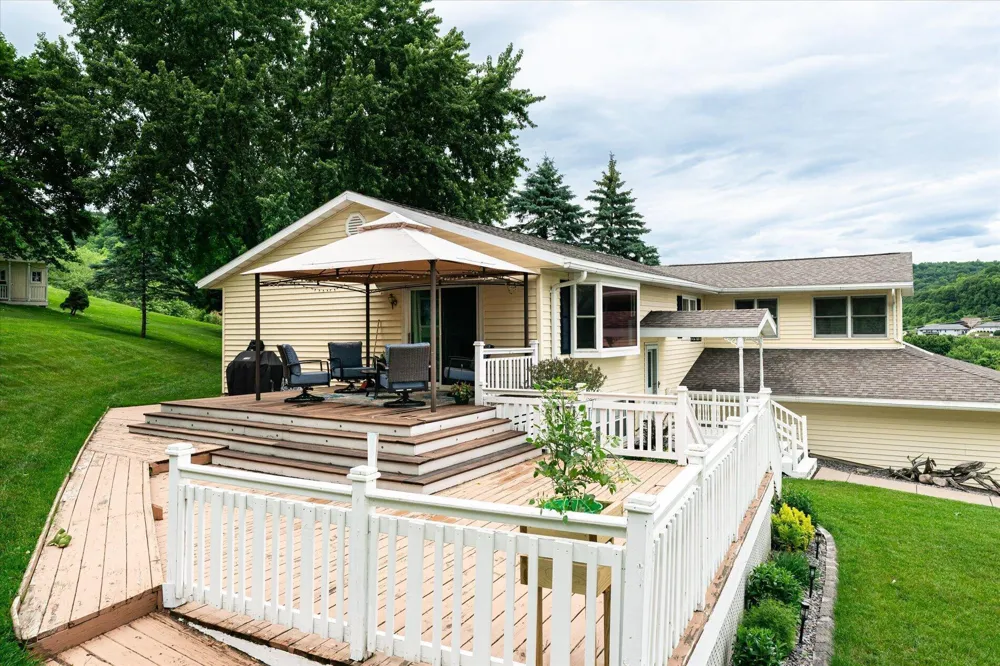 731 4th Street La Crescent, MN 55947