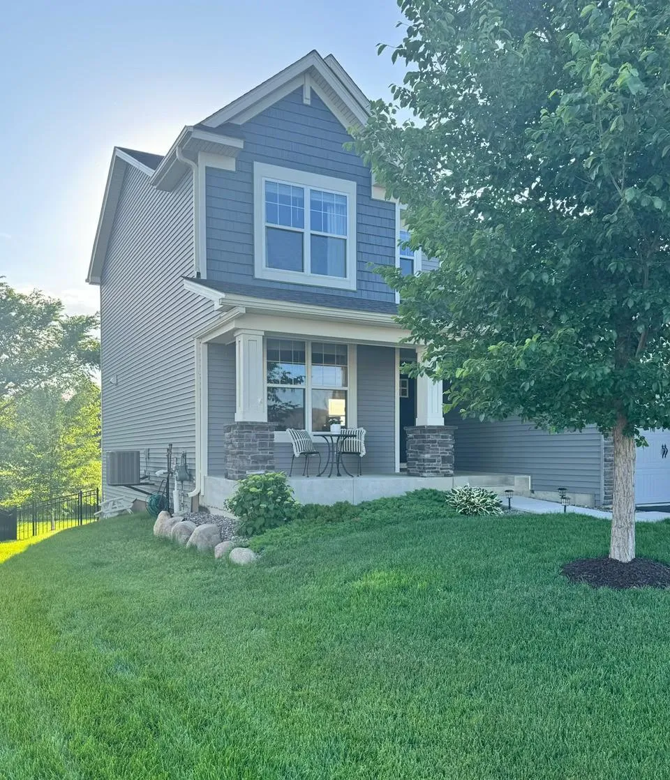 1562 Edgebrook Lane Carver, MN 55315