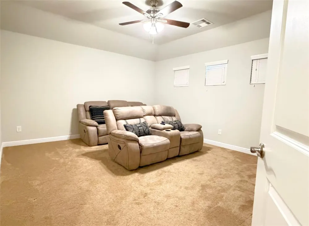 244 Upland Drive Waller, TX 77484