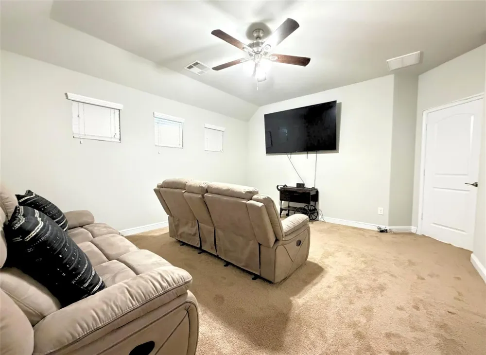 244 Upland Drive Waller, TX 77484