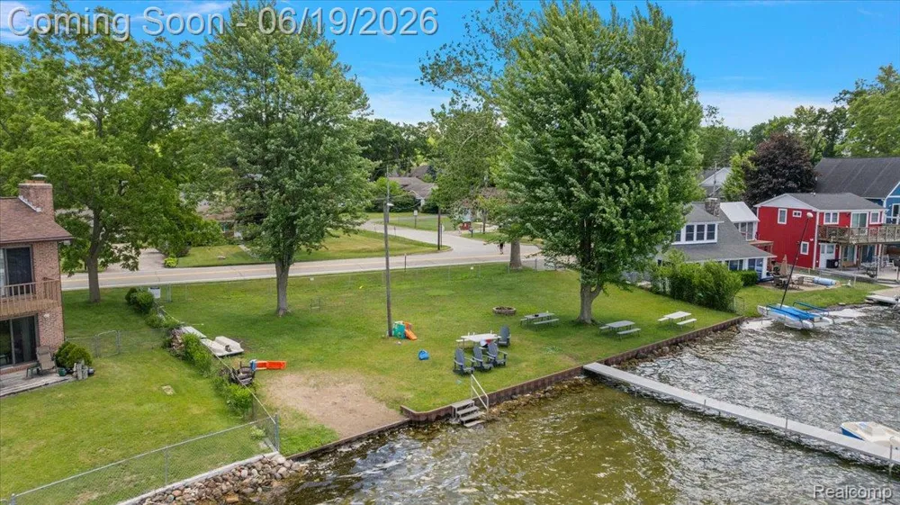 11387 Mart Road Green Oak Township, MI 48189