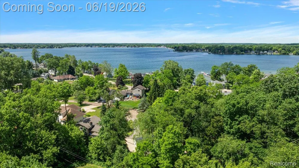 11387 Mart Road Green Oak Township, MI 48189