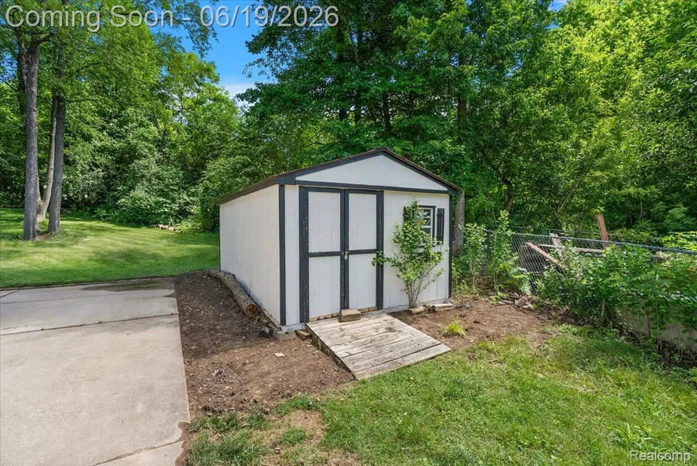 11387 Mart Road Green Oak Township, MI 48189