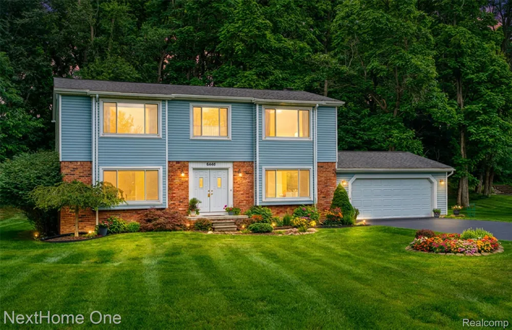 6448 Grand Circle Drive Genoa Township, MI 48116