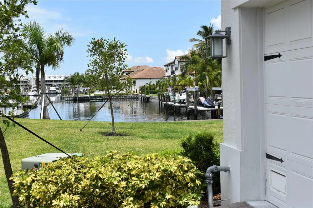 3027 BERMUDA SLOOP CIRCLE Ruskin, FL 33570