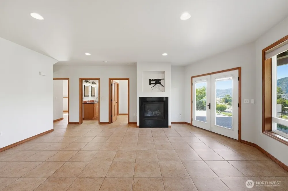 22 Washington Street Manson, WA 98831