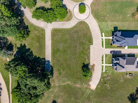 105 Winding Oaks Drive