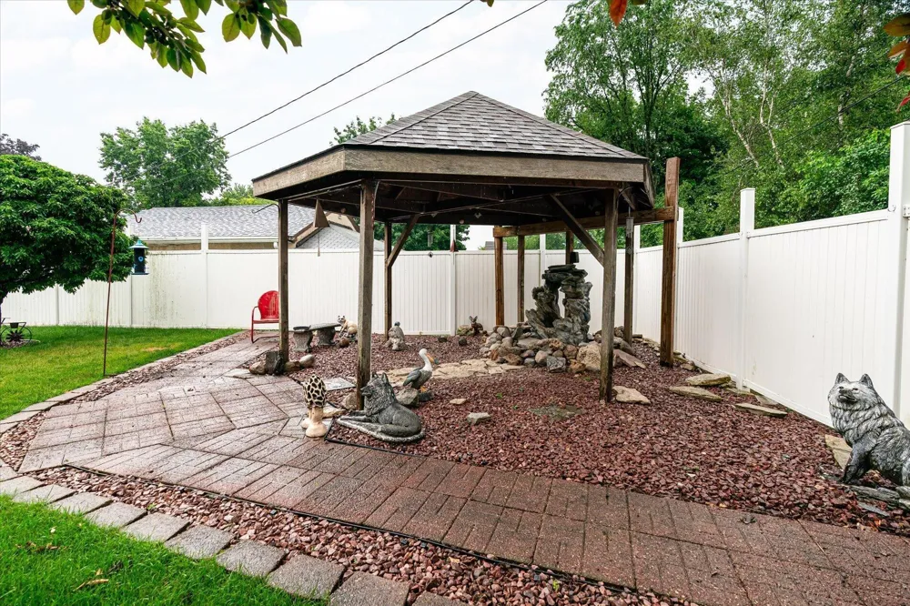 1003 S Elm Street La Crescent, MN 55947