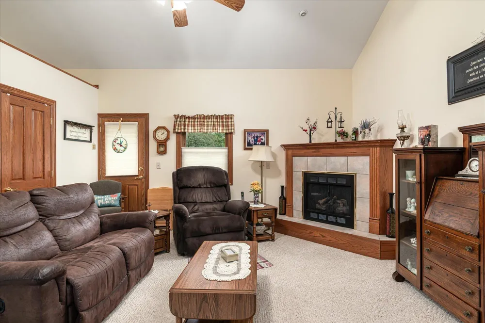 1003 S Elm Street La Crescent, MN 55947