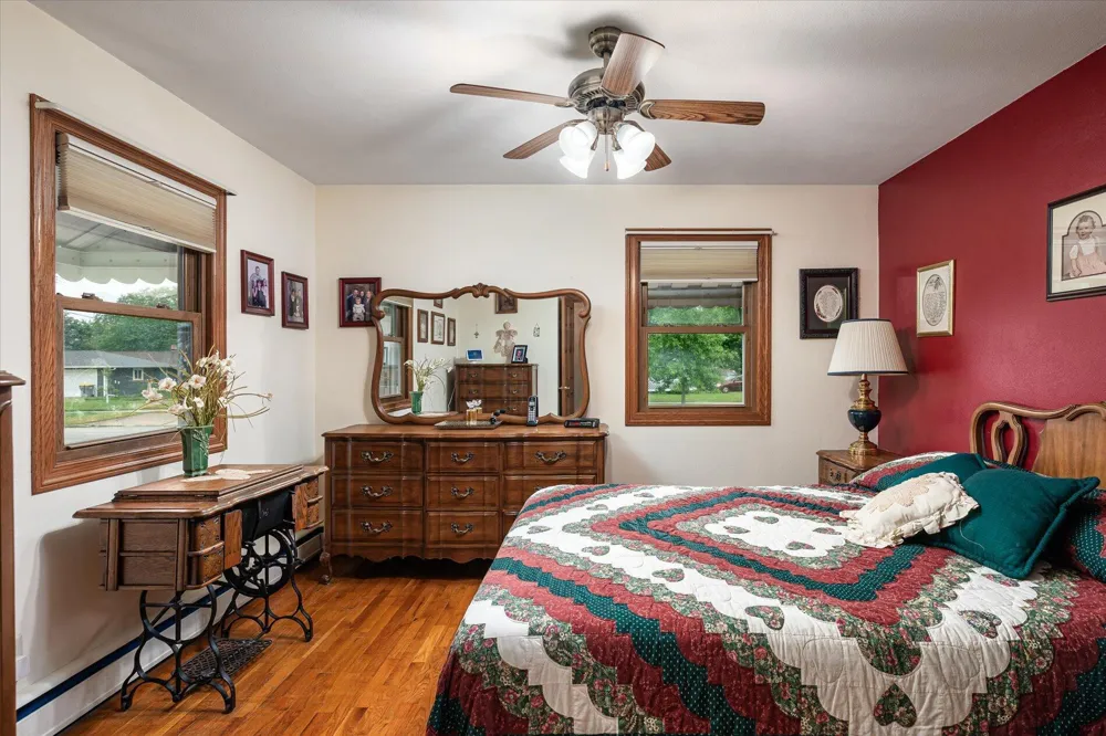 1003 S Elm Street La Crescent, MN 55947