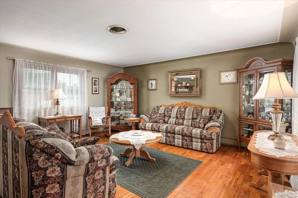 1003 S Elm Street La Crescent, MN 55947