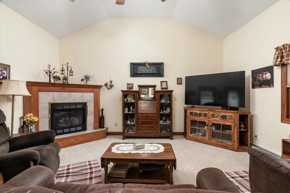 1003 S Elm Street La Crescent, MN 55947