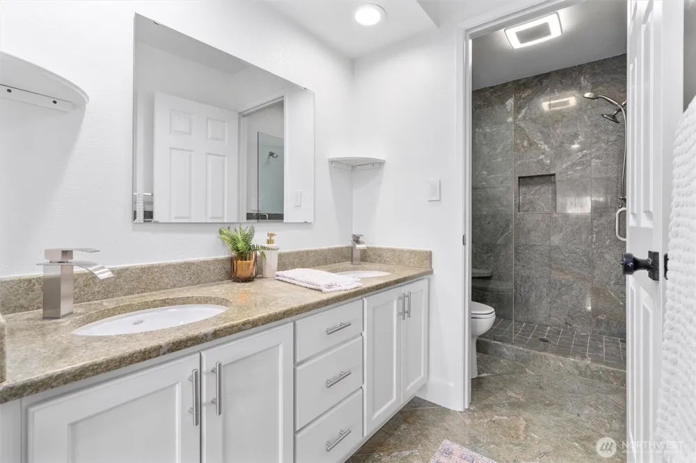 4 Lake Bellevue Drive #206 Bellevue, WA 98005