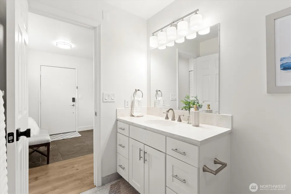 4 Lake Bellevue Drive #206 Bellevue, WA 98005