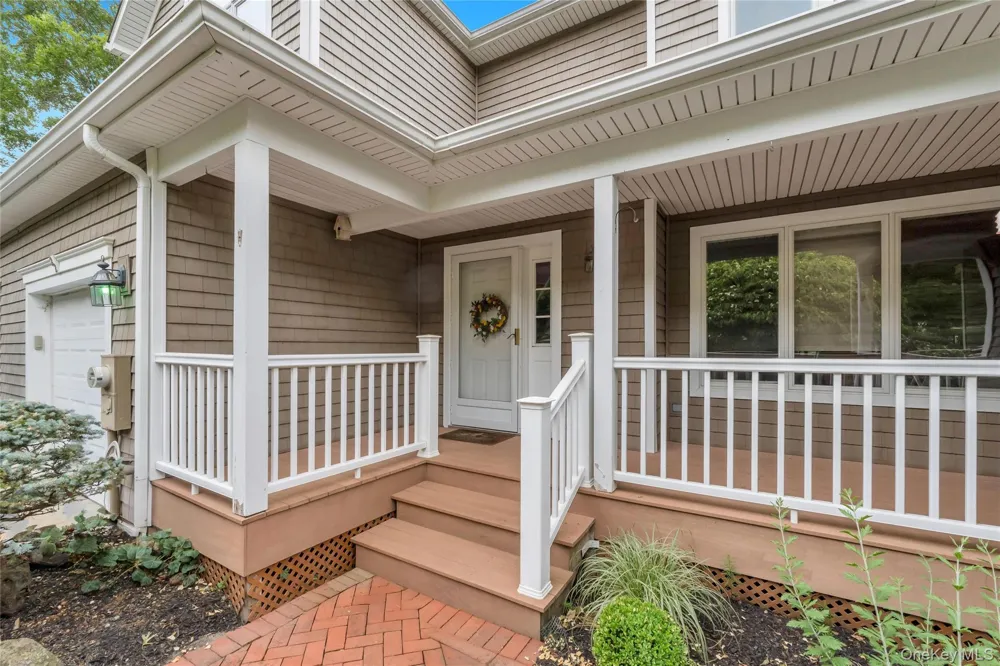 22 Kettle Hole Road Manorville, NY 11949