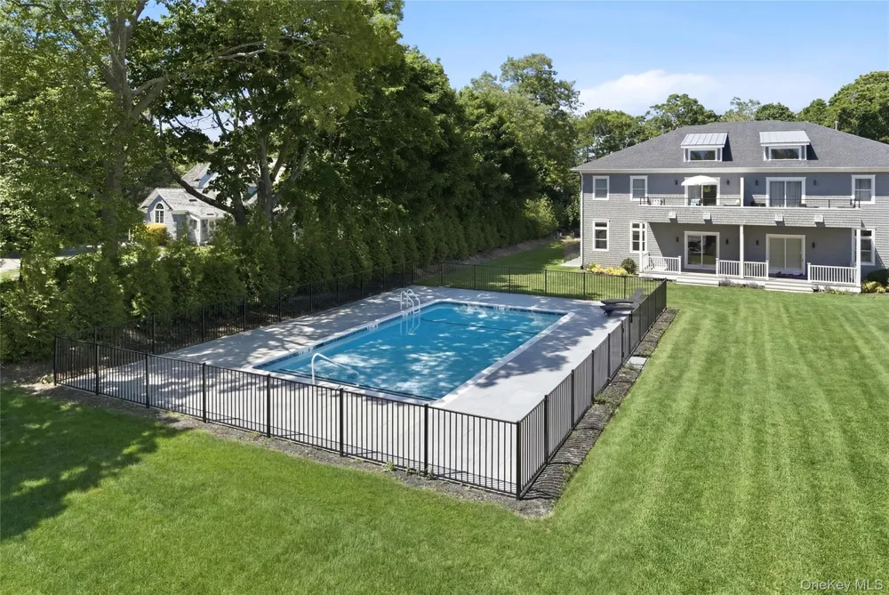 19 Montauk Highway #9 Westhampton, NY 11977