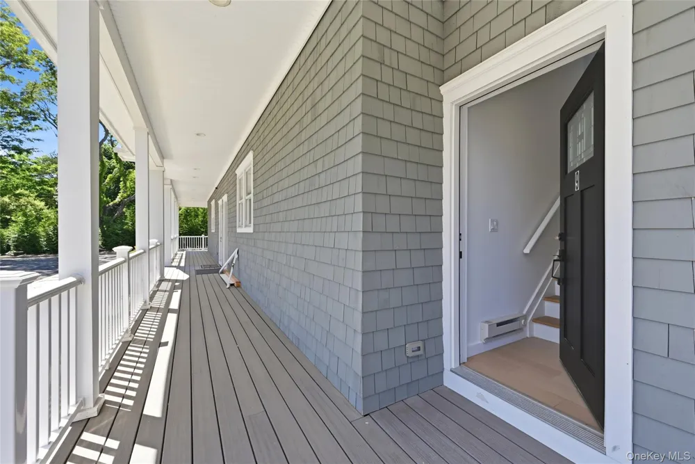 19 Montauk Highway #9 Westhampton, NY 11977