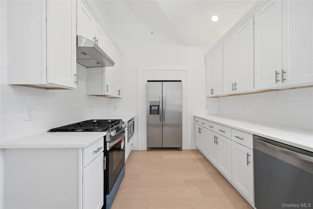 19 Montauk Highway #9 Westhampton, NY 11977
