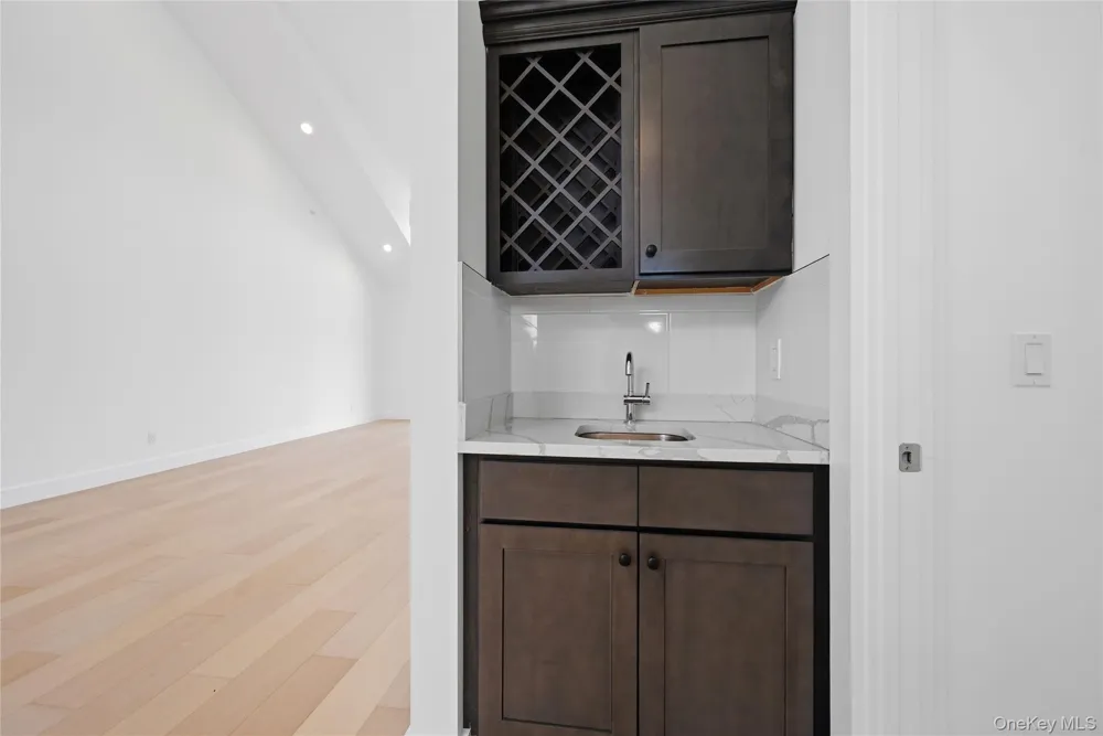 19 Montauk Highway #9 Westhampton, NY 11977