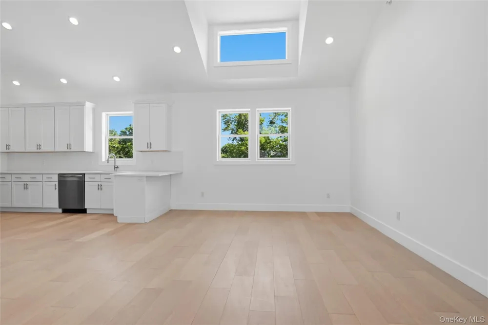 19 Montauk Highway #9 Westhampton, NY 11977