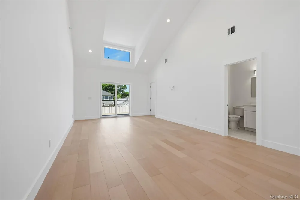 19 Montauk Highway #9 Westhampton, NY 11977