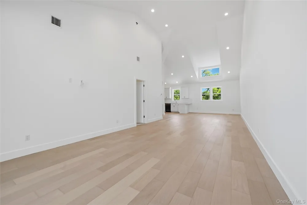 19 Montauk Highway #9 Westhampton, NY 11977
