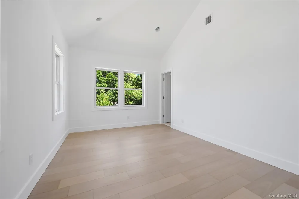 19 Montauk Highway #9 Westhampton, NY 11977