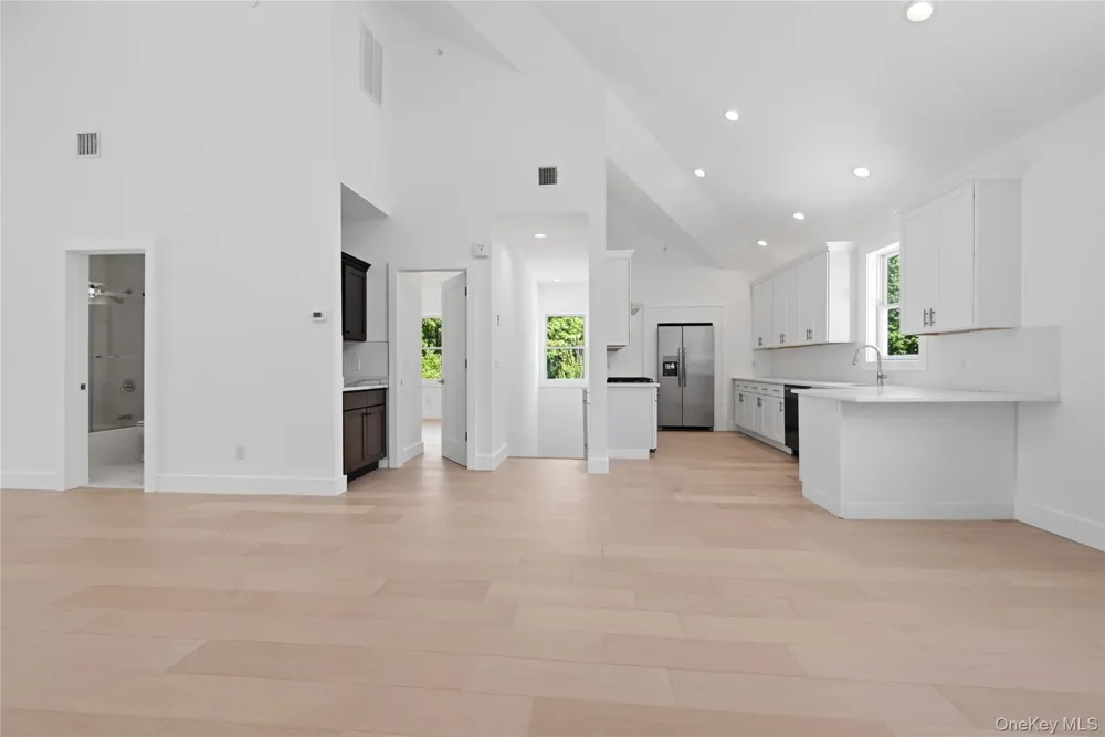 19 Montauk Highway #9 Westhampton, NY 11977