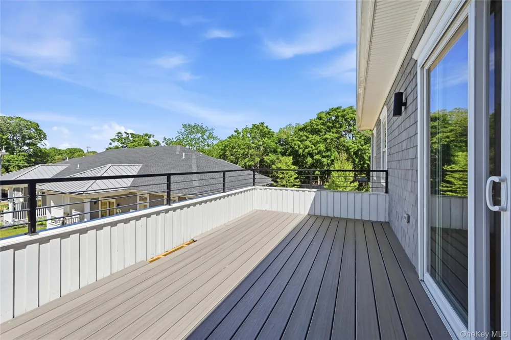 19 Montauk Highway #9 Westhampton, NY 11977